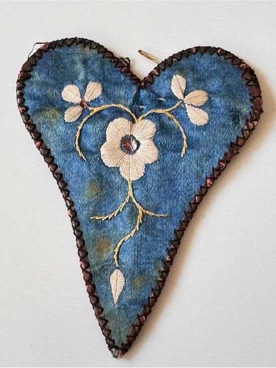 Vintage Handbags - Antique Silk Embroidered Heart Scissor Case Pouch Victorian Chatelaine Sewing